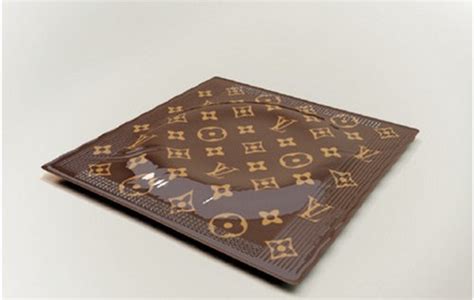 Preservativo più costoso firmato Louis Vuitton 